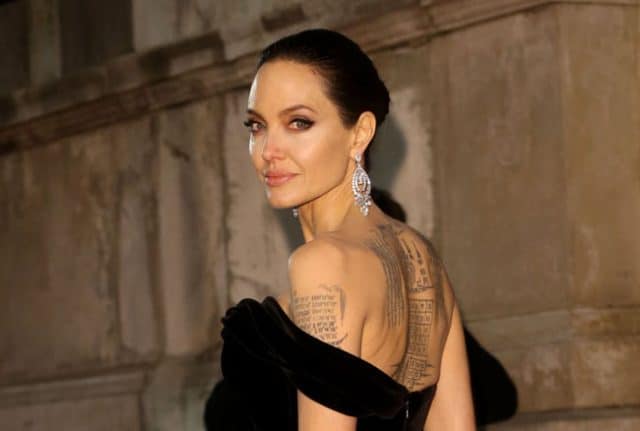 Анджелина Джоли грустная
