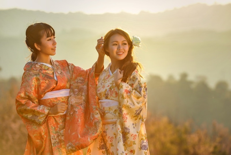 Японские девушки в национальных костюмах
