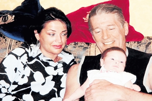 Александр Абдулов с женой и маленькой дочерью