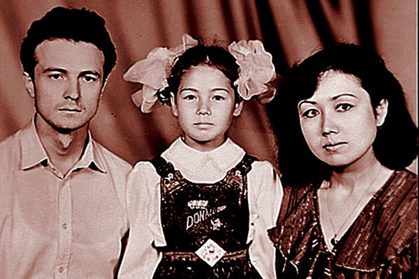 маленькая Ляйсан Утяшева с родителями