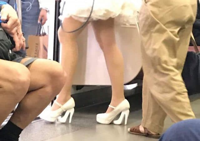 Белые туфли с каблуком в виде туфель
