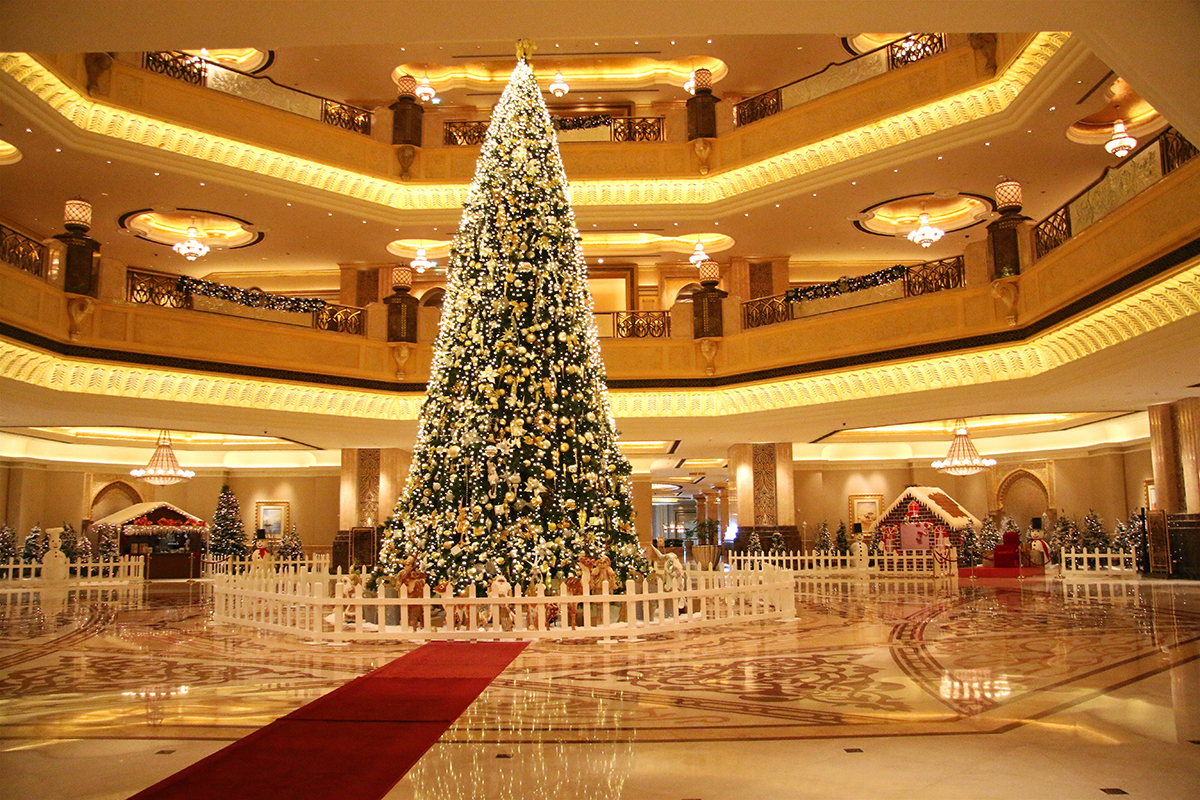 В 2010 году самое дорогое дерево в истории «выросло» в Абу-Даби, а точнее, в местном роскошном отеле Emirates Palace Hotel.
