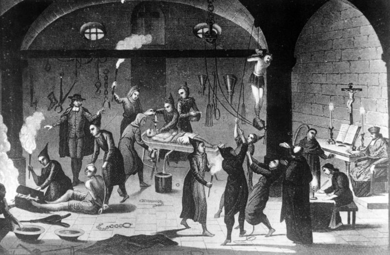 Пыточный подвал в Средневековой Европе с палачами и их жертвами