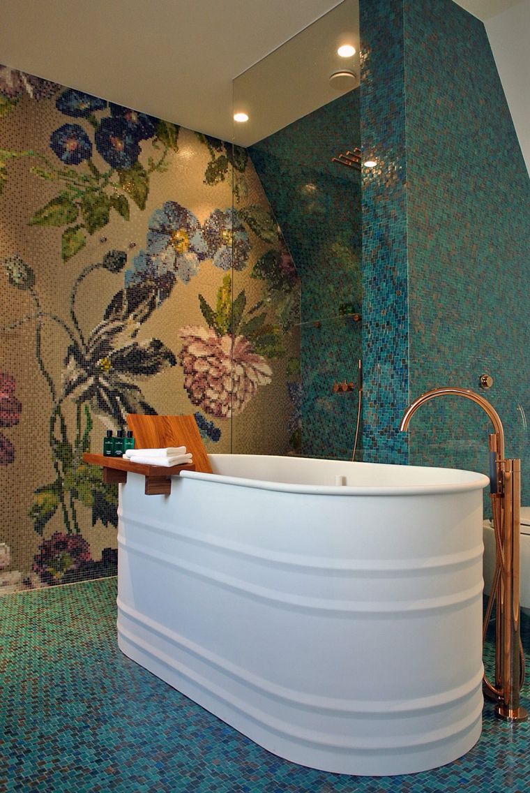 Ванная комната в номере отеля De Witte Lelie с белой ванной и краником