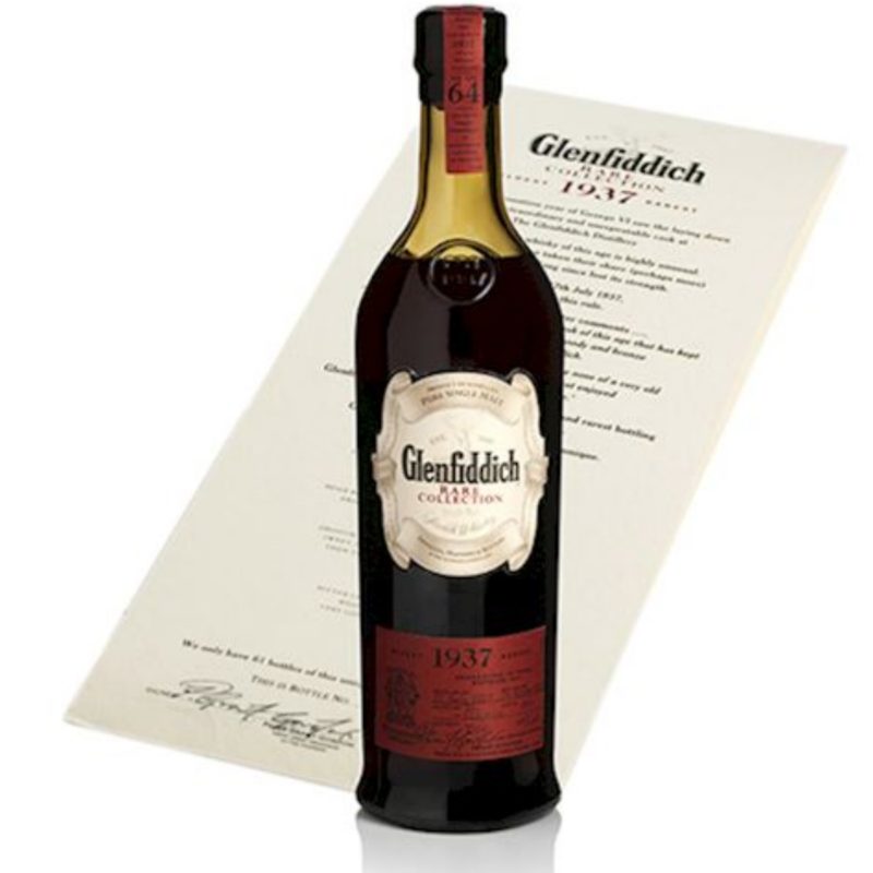 темная бутылка виски Глэнфиддих 1937 стоит на сертификате