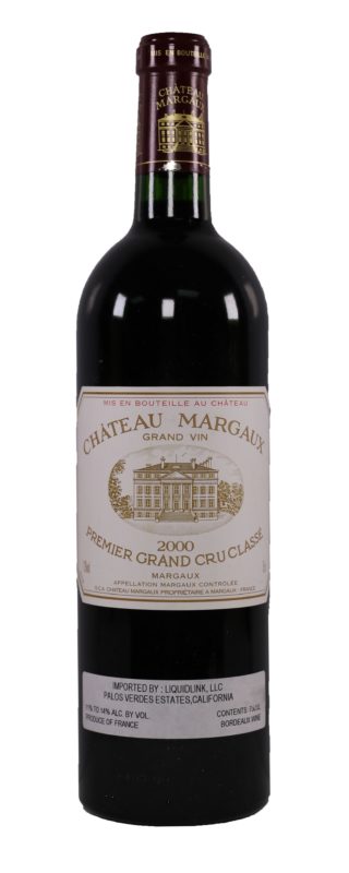 закупоренная бутылка вина Chateau Margaux Premier Grand Cru Classe с светлой этикеткой