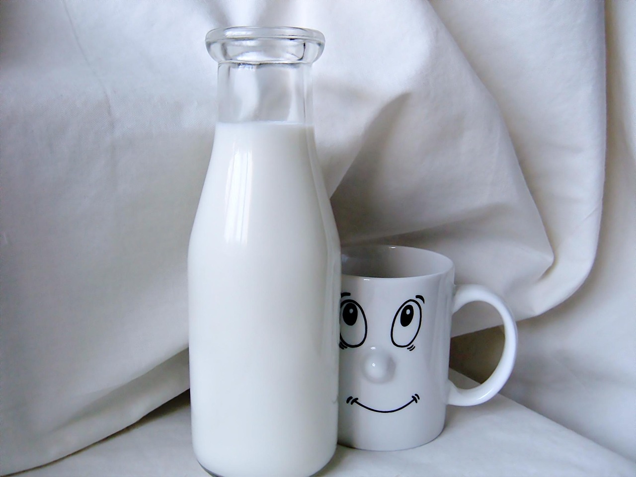 Молоко в кружке