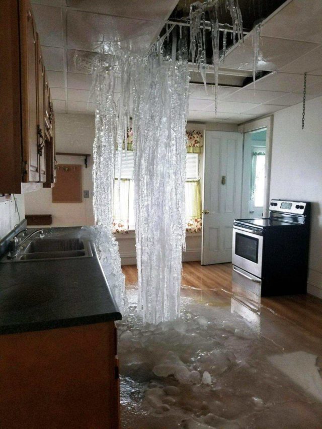 Ледяная глыба на кухне