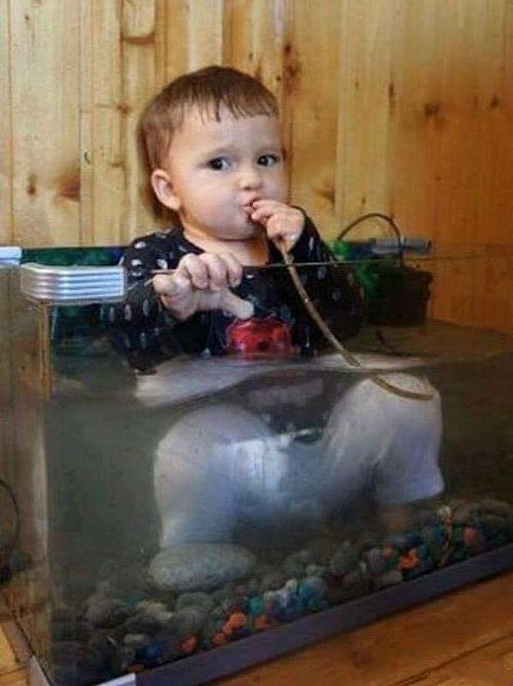 Мальчик в аквариуме