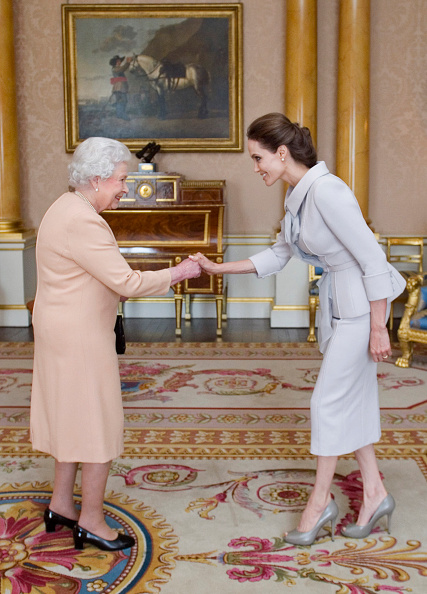 Королева и Анджелина Джоли