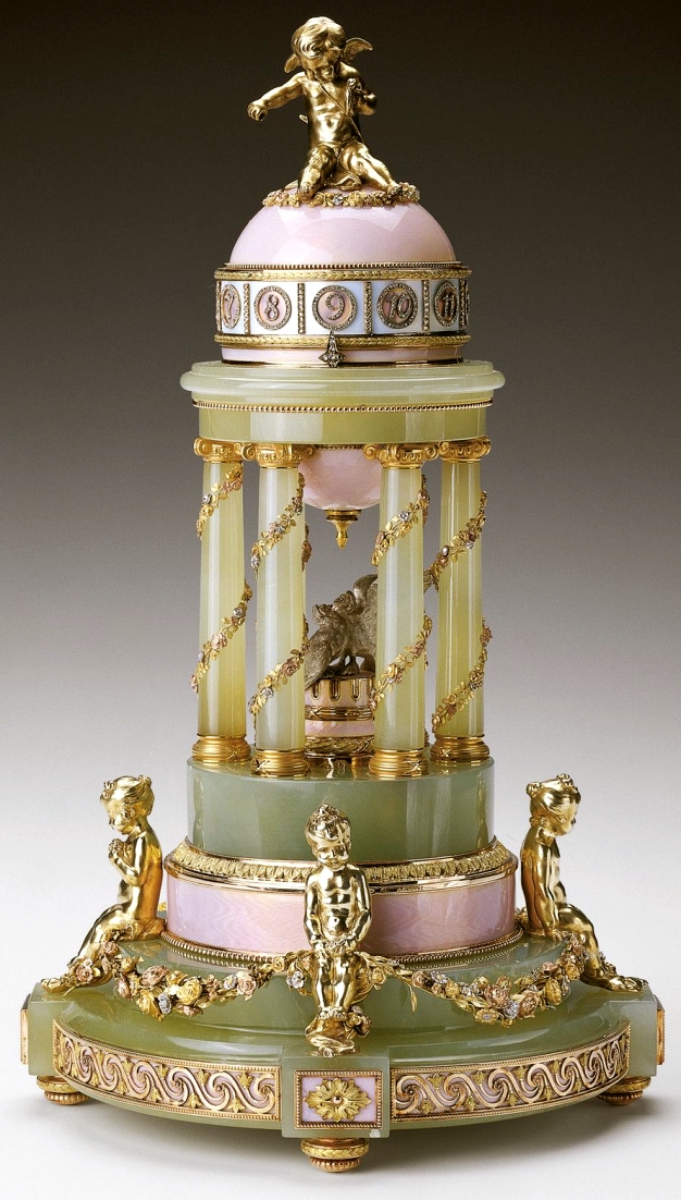 яйцо Фаберже “Колоннада” с купидоном-цесаревичем, часами, и золотыми фигурками царских дочерей