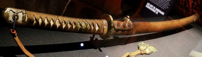 меч Ямашиты в ножнах коричневого цвета