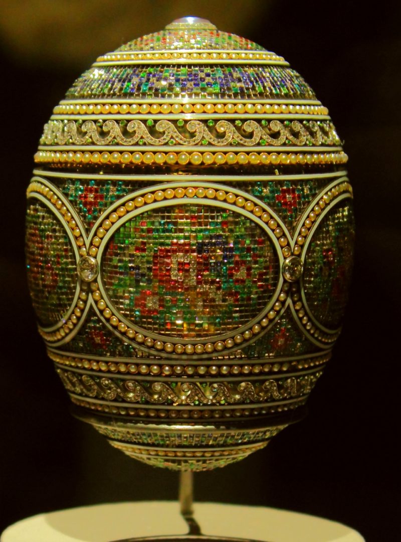 яйцо Фаберже “Мозаичное” с мозаичными панелями, полосками жемчуга и бриллиантами