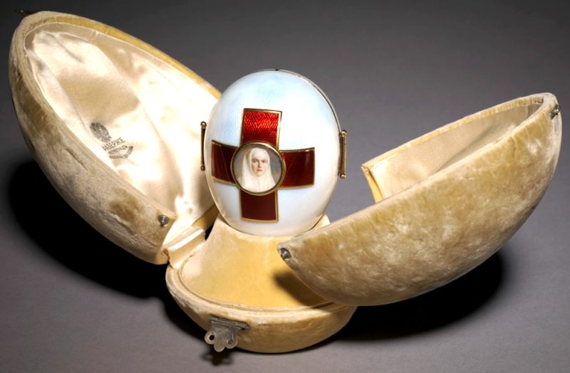 пасхальное яйцо Фаберже “Красный Крест с Триптихом” с замшемым светлым футляром