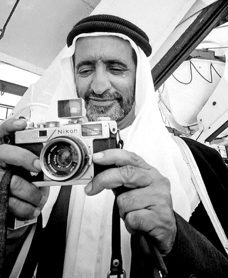 шейх Рашид бин Саид Аль Мактум с фотоаппаратом