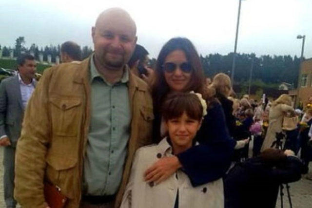 Екатерина Климова с дочкой и Ильей Хорошиловым