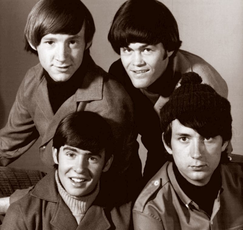 рок-группа "обезьяны" в составе 4 человек - фото 60-х
