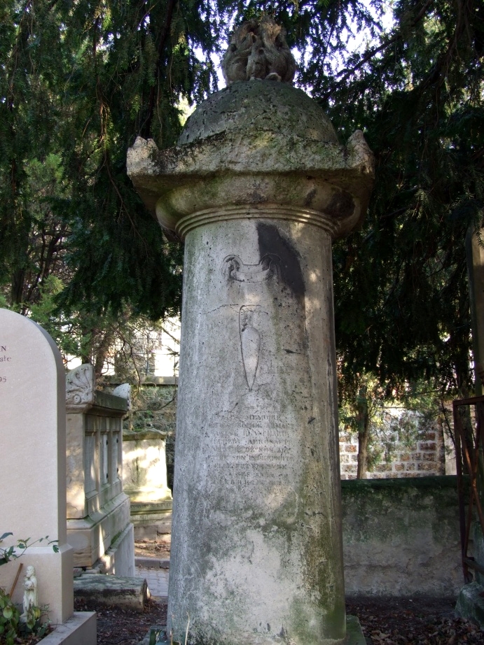 памятник С. Браншар на парижском кладбище