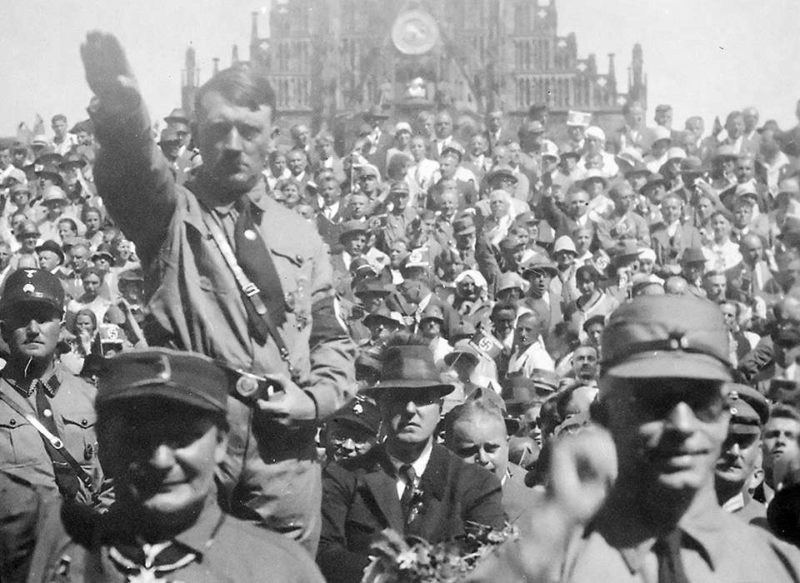 Гитлер и толпа