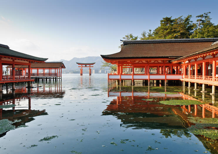 японский храм на воде