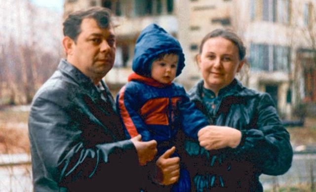 Маленькая Екатерина Варнава с родителями