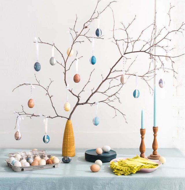 Пасхальное дерево с яйцами