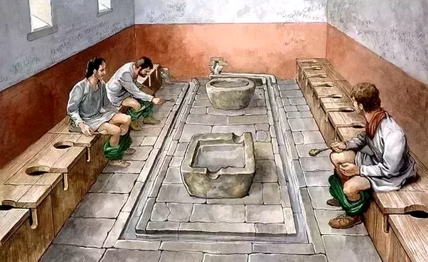 три мужчины в туалете древнего рима