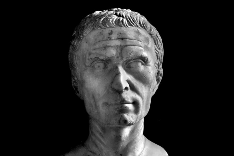 Юлий Цезарь - скульптура