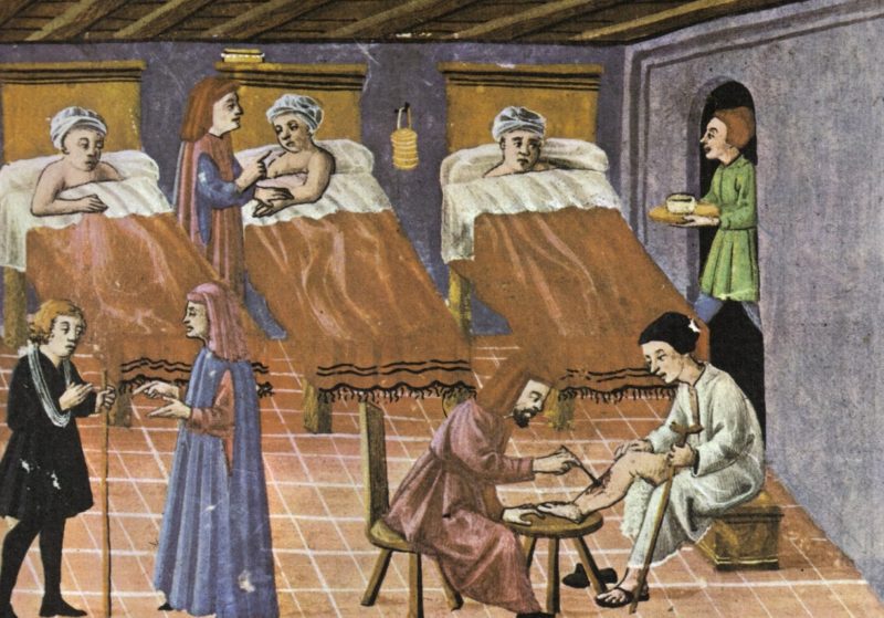 средневековая больница - трое в кровати, один на приему