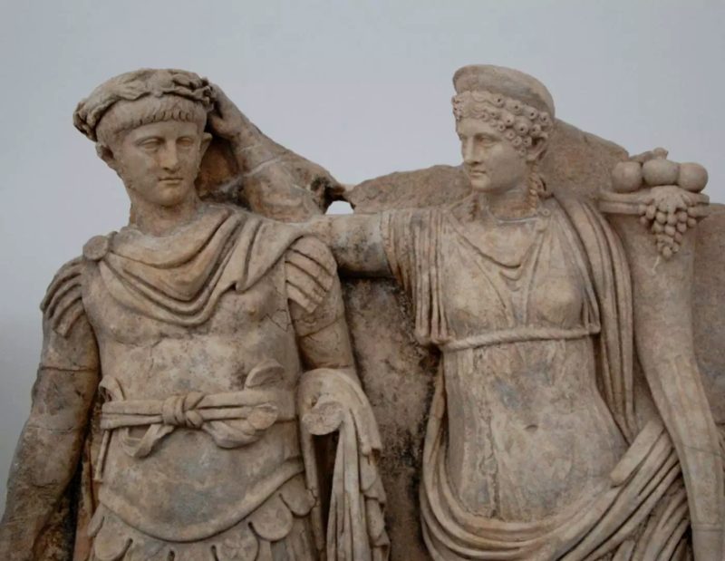 Мессалина и Агриппина - статуя