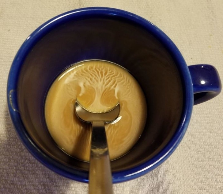 Рисунок в чашке кофе