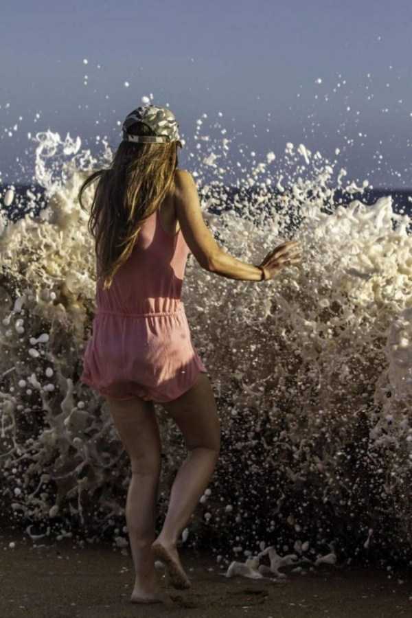 девушка на берегу моря
