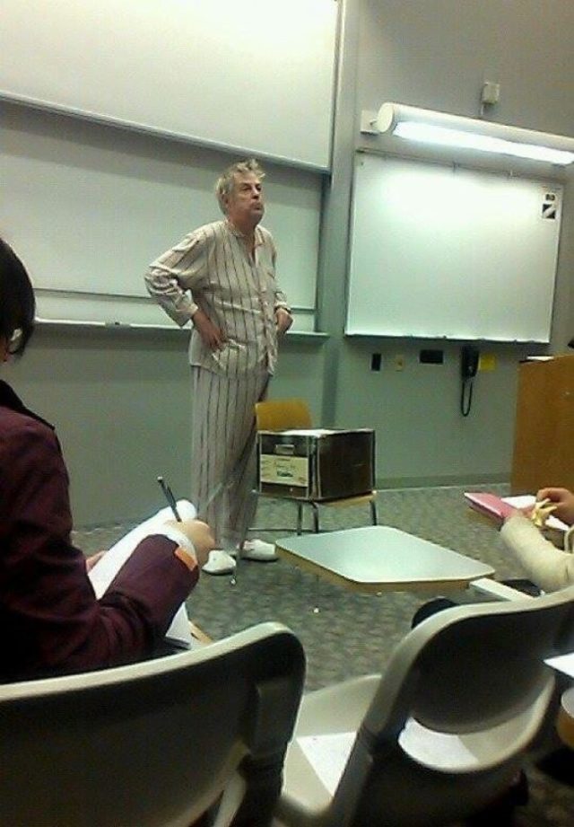 преподаватель в пижаме