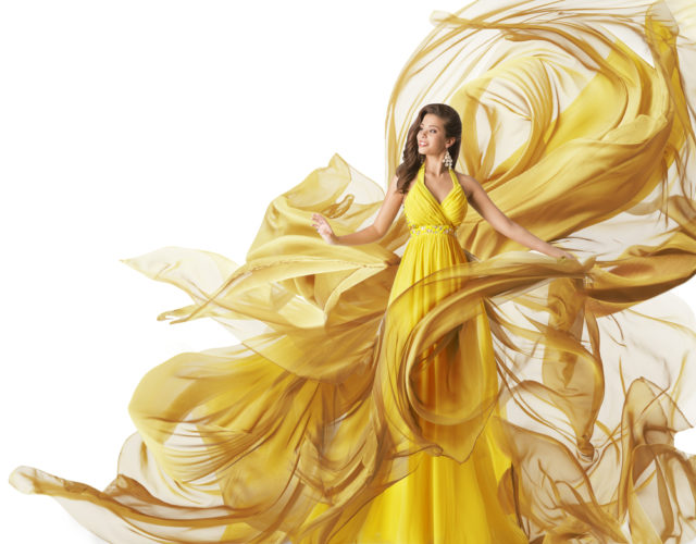 девушка в длинном желтом платье