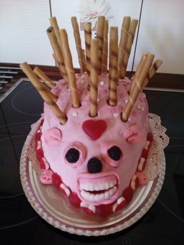 розовый торт