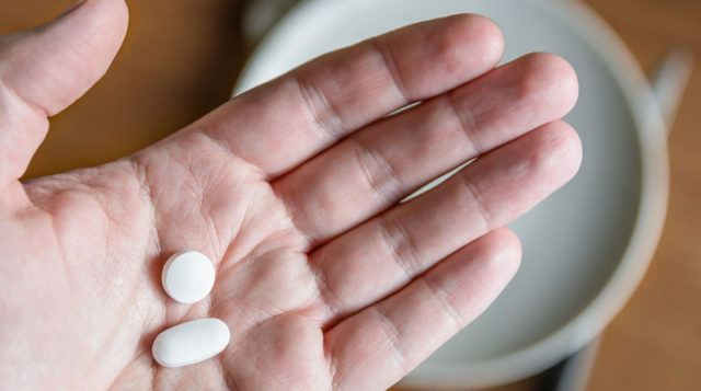 В чём разница между аспирином и ибупрофеном, и когда их принимать