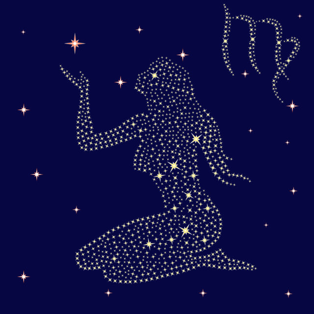 силуэт девушки на фоне звездного неба