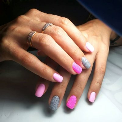 розово-серебристые ногти