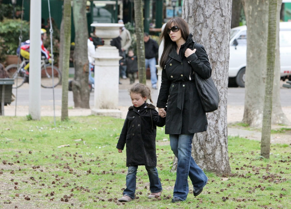 Моника Беллуччи с ребенком 