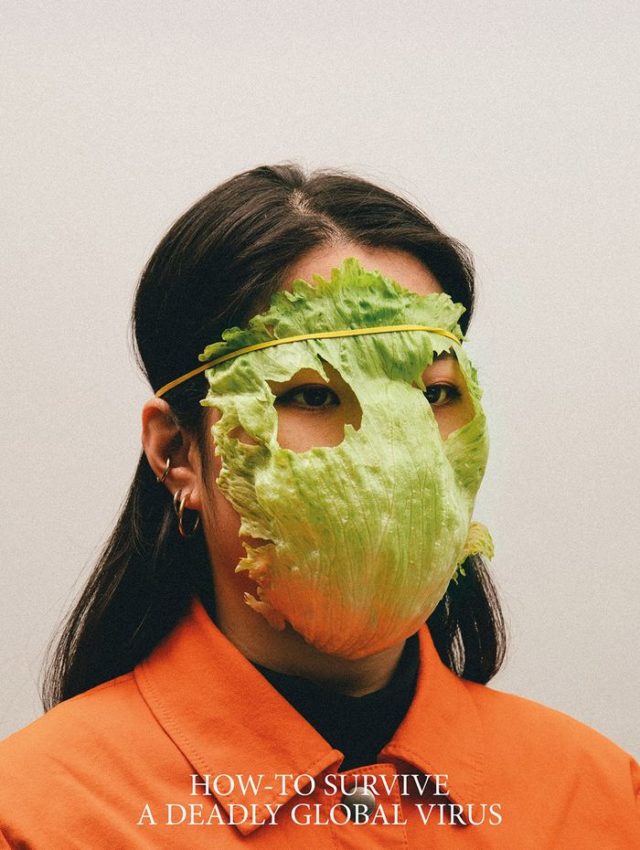 девушка с капустным листом на лице