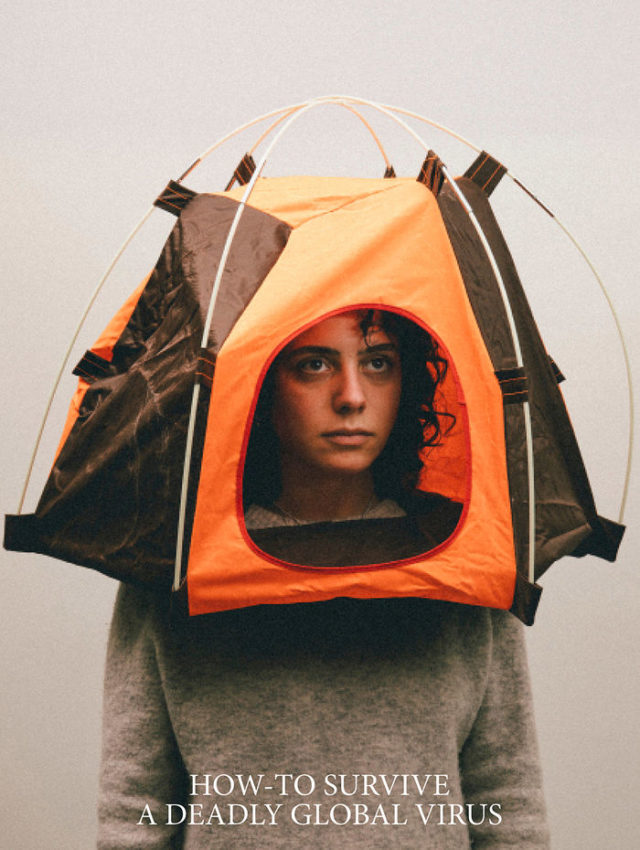 девушка с палаткой на голове