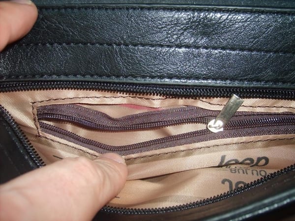 карман с молнией внутри сумки