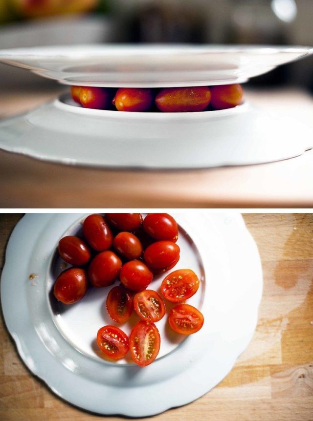 помидоры черри между тарелками