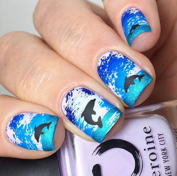 рисунок дельфинов на ногтях
