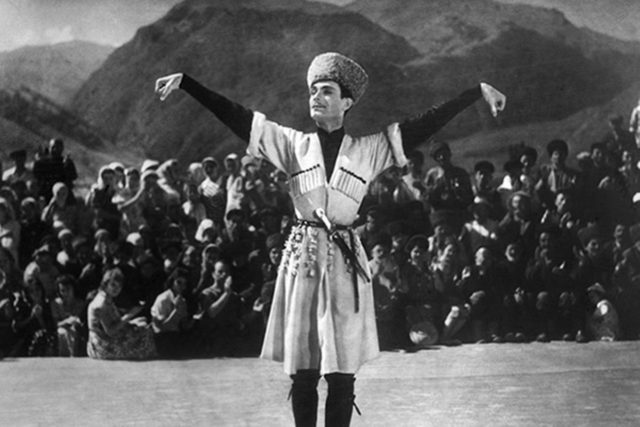 махмуд эсамбаев танцует лезгинку