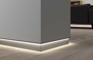 aluminievij plintus
