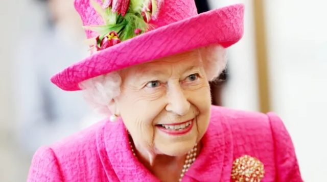 5 забавных привычек королевы Елизаветы II