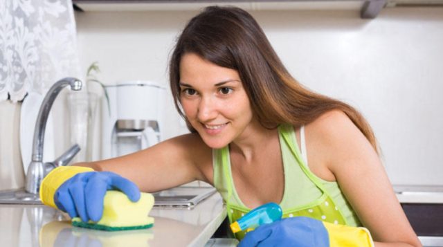 Как убирают в доме американки и как это делают русские женщины: ищем отличия и выясняем, кто из них чистюля