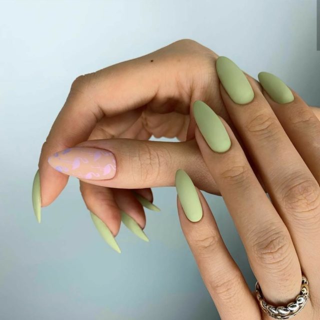 светло-зеленые ногти