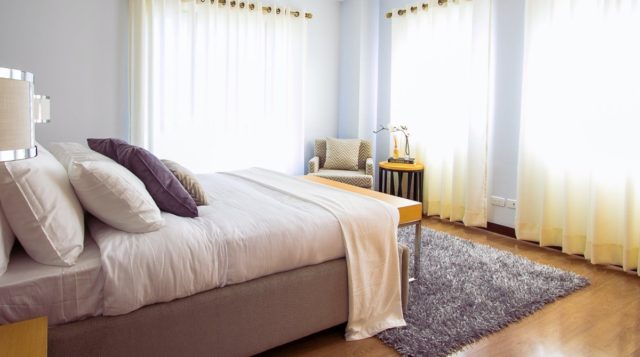 Почему нужно обязательно заправлять кровать по утрам: 6 неочевидных причин